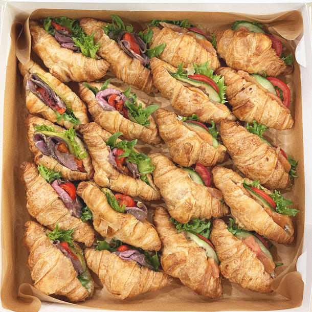 Фуршетный бокс № 17 Круассаны с лососем