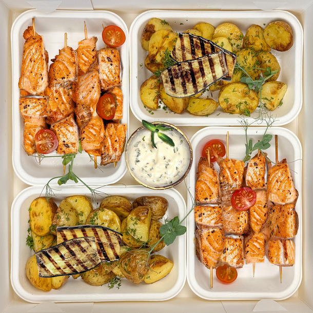 Фуршетный бокс № 32 Лосось на шпажке