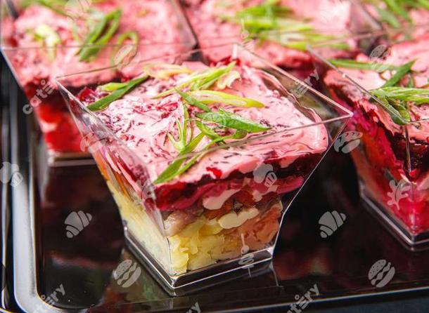 Салат по норвежски с сельдью