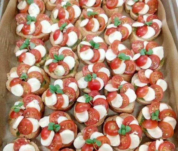 Канапе капрезе