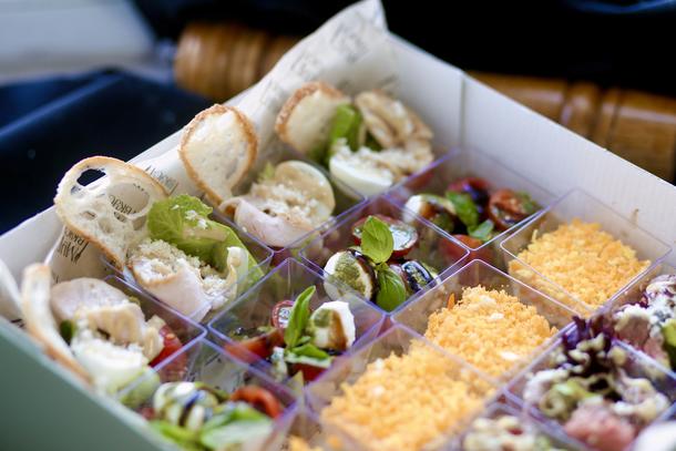 Сет мини-салатов "Праздничный" (16 шт) Сет мини-салатов "Праздничный" (16 шт)