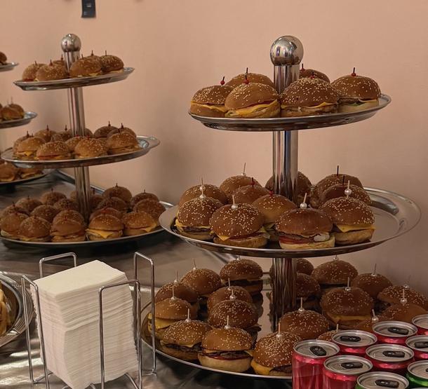 Мини-бургер с равной свининой