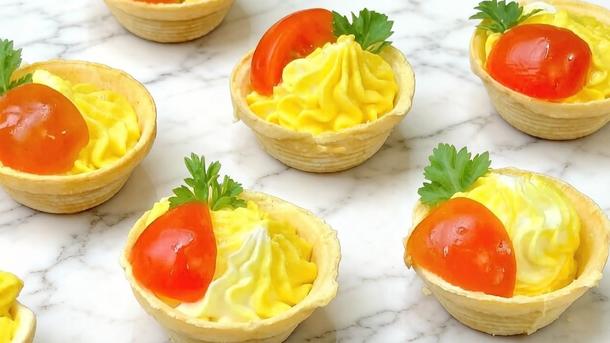 Мини тарталетка с сырным муссом и черри Мини тарталетка с сырным муссом и черри