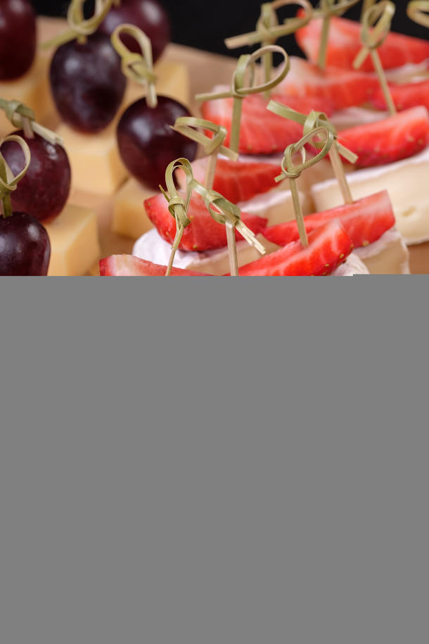 Канапе Сыр с клубникой Канапе Сыр с клубникой