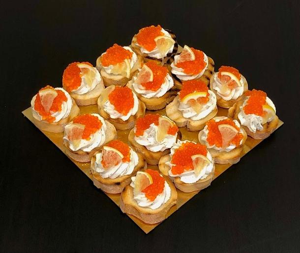 Сет из брускетт с красной икрой Сет из брускетт с красной икрой