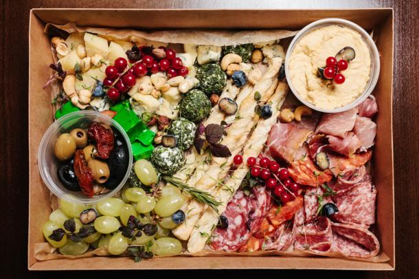 EAT BOX - Винный "Деликатесный" (1200гр.) EAT BOX - Винный "Деликатесный" (1200гр.)