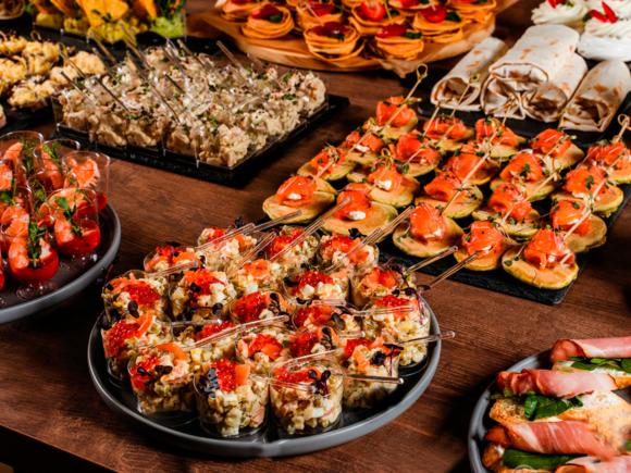 День Рождения 12 человек (мясо, рулеты, салаты, канапе) в Санкт-Петербурге