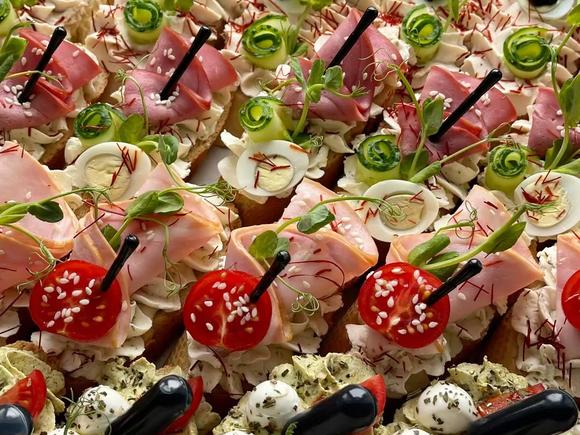 Фуршет с горячими закусками на 10—15 персон в Санкт-Петербурге