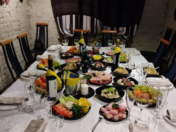 Фуршетный сет стандарт с горячими закусками на 30 персон в Санкт-Петербурге