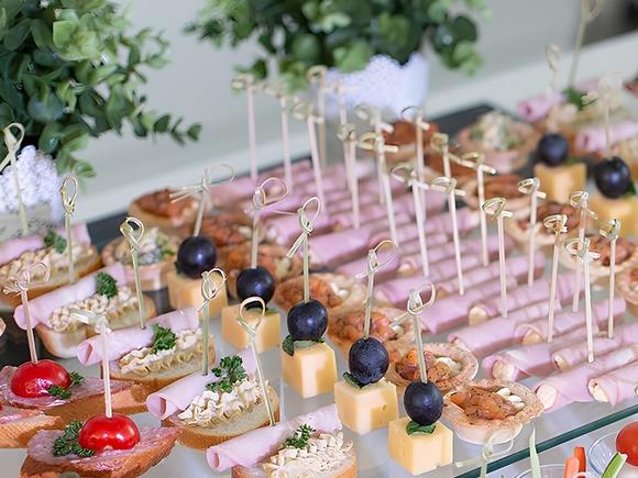 Фуршет на 10 персон с горячими закусками и десертом в Санкт-Петербурге