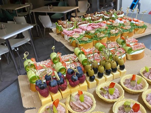 Фуршет на 285 персон в Санкт-Петербурге