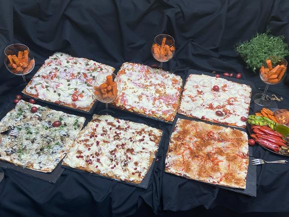 Праздничный набор &quot;Мы ❤ МясПиццу&quot; до 20 персон в Санкт-Петербурге