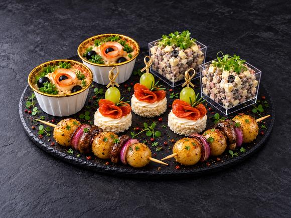 Фуршет с мясными канапе и жюльеном на 10 персон в Санкт-Петербурге