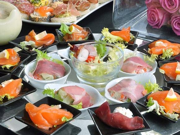 Заказать Фуршетное меню с горячими закусками стандарт на 20 персон в Санкт-Петербурге