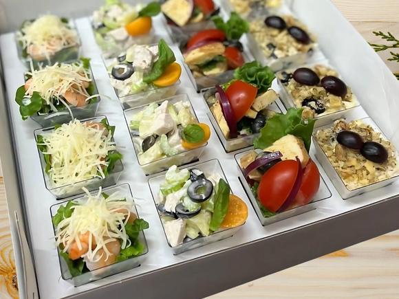 Сытный фуршет с закусками и напитками на 40 персон в Санкт-Петербурге