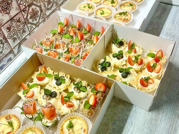 Фуршетный сет стандарт с горячими закусками на 10 персон в Санкт-Петербурге