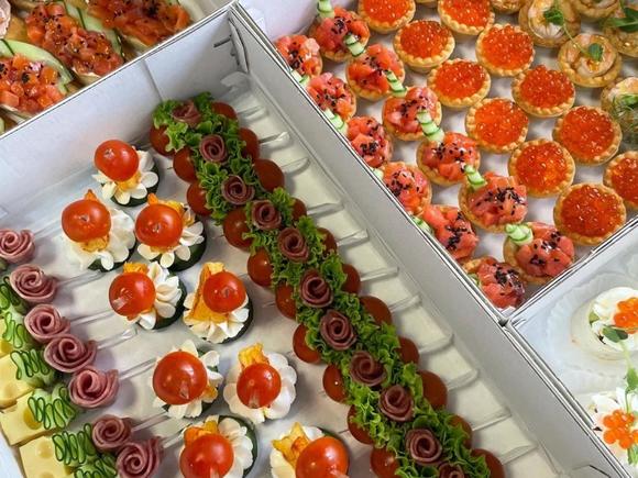 Фуршетный сет стандарт с горячими закусками на 20 персон в Санкт-Петербурге