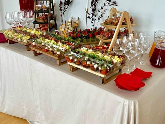 Роскошный канапе-сет на 10-15 персон в Санкт-Петербурге