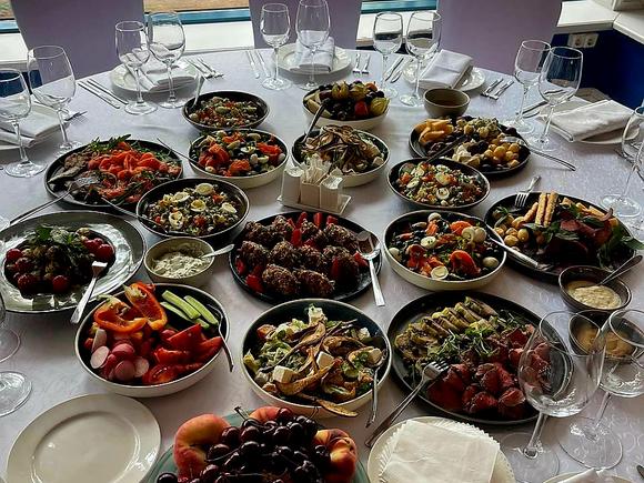 Банкет на 200 персон с обслуживанием и посудой в Санкт-Петербурге