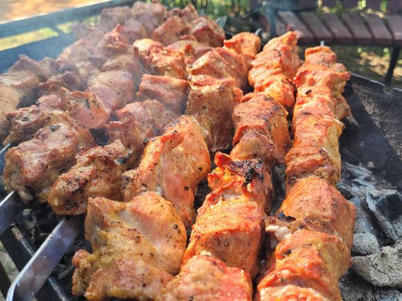 Барбекю на 20 персон с приготовлением на мангале в Санкт-Петербурге