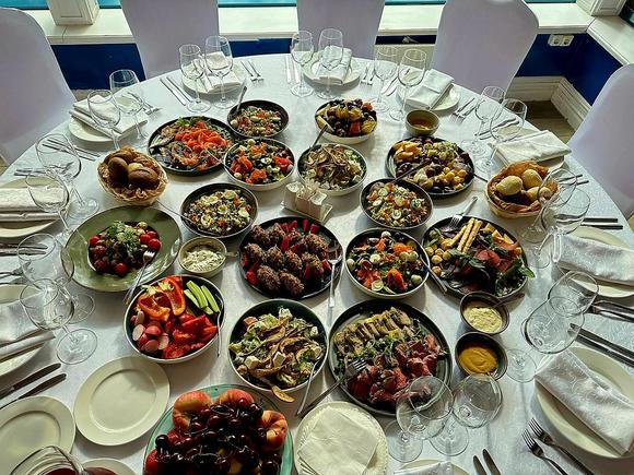 Банкет на 50 персон с обслуживанием в Санкт-Петербурге