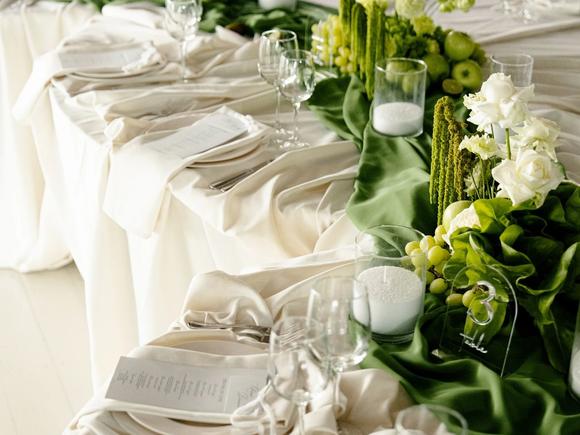 Свадебный банкет с велком зоной, декором с живыми цветами и обслуживанием на 25 персон в Санкт-Петербурге