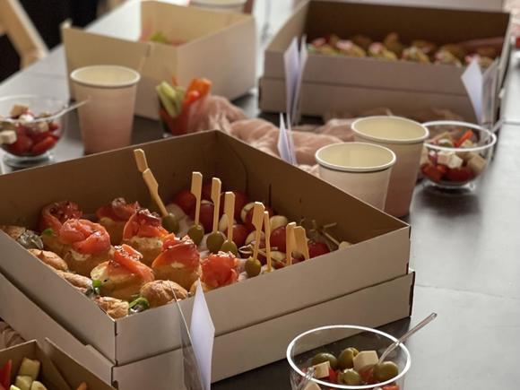 Сытное фуршетное меню с шашлычками на 6-10 персон в Санкт-Петербурге