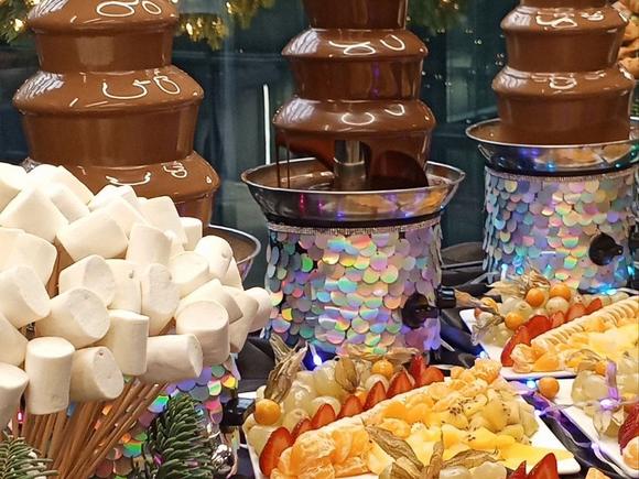 Маршмеллоу в молочном шоколадном фонтане на 50 персон в Санкт-Петербурге