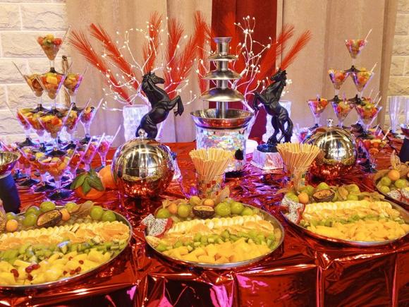 Молочный шоколадный фонтан 70 см на мероприятия для 70 персон в Санкт-Петербурге