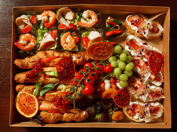 Заказать Доставка блюд и напитков на 17 персон в г. г Санкт-Петербург