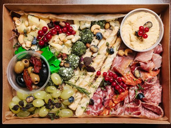 Заказать Доставка блюд и напитков на 25 персон в Санкт-Петербурге