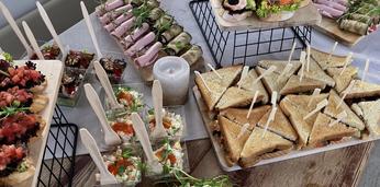 Доставка блюд и напитков на 10 персон