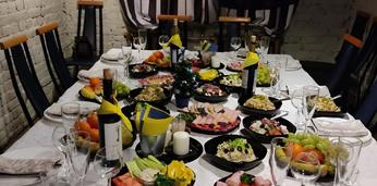 Фуршетный сет стандарт с горячими закусками на 25 персон