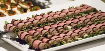 Доставка блюд и напитков на 200 персон