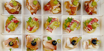 Аппетитные боксы с горячими закусками на 55-60 персон