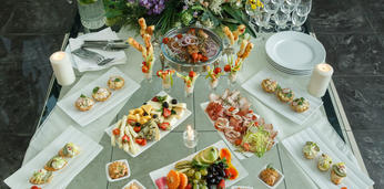 Легкое фуршетное меню с горячими закусками на 23-27 персон