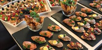 Легкое фуршетное меню с горячими закусками стандарт на 8-12 персон