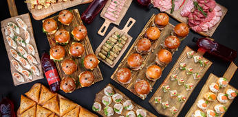 Фуршетный сет с бургерами, шашлычками и канапе на 10 персон