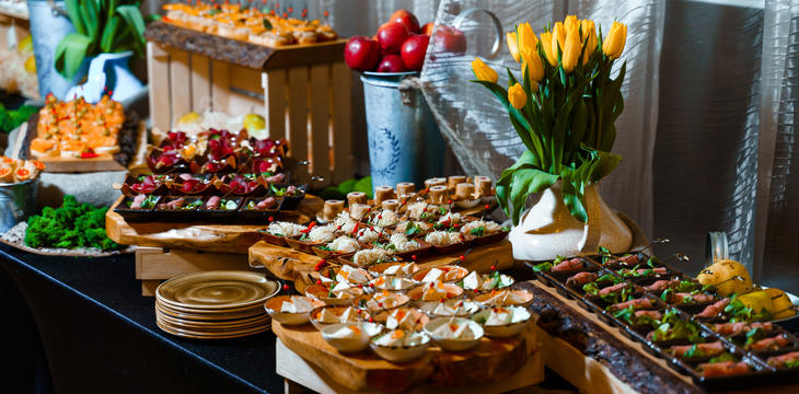 Заказать Выпускной фуршетный сет с горячими закусками на 40 персон в Москве