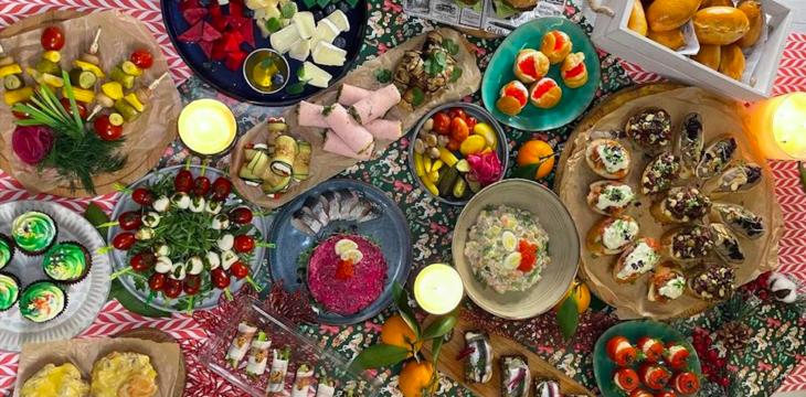 Советский новогодний стол №1 на 5-10 персон в Санкт-Петербурге