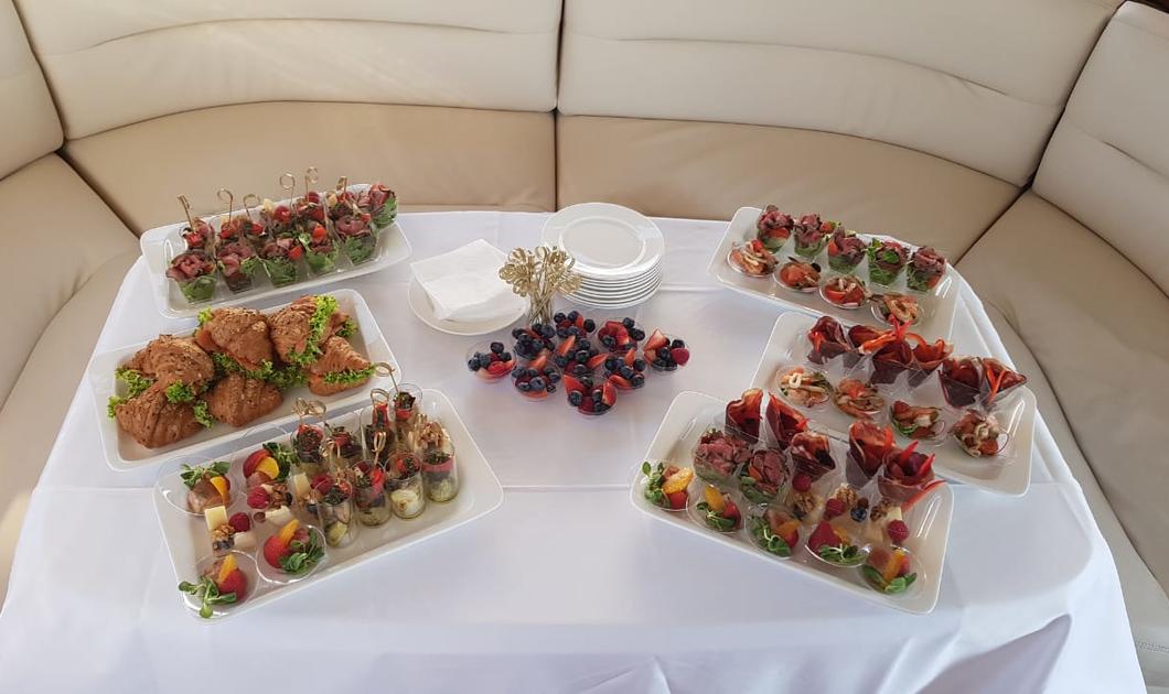 Выезд на яхту 15 персон Rostfood Выезд на яхту 15 персон Rostfood